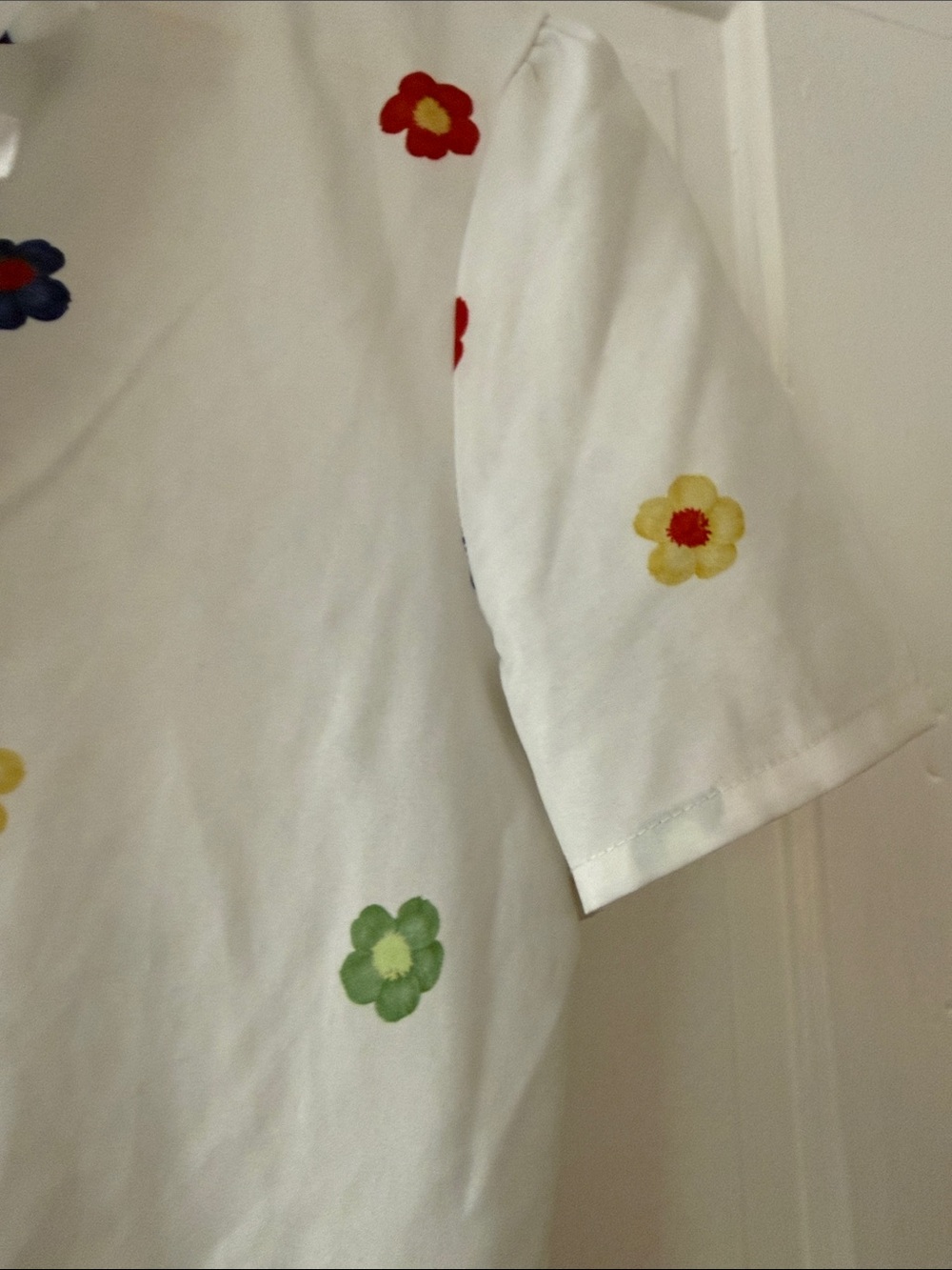 White Ruffled V-Neck Floral Blouse - Picture 3 of 5